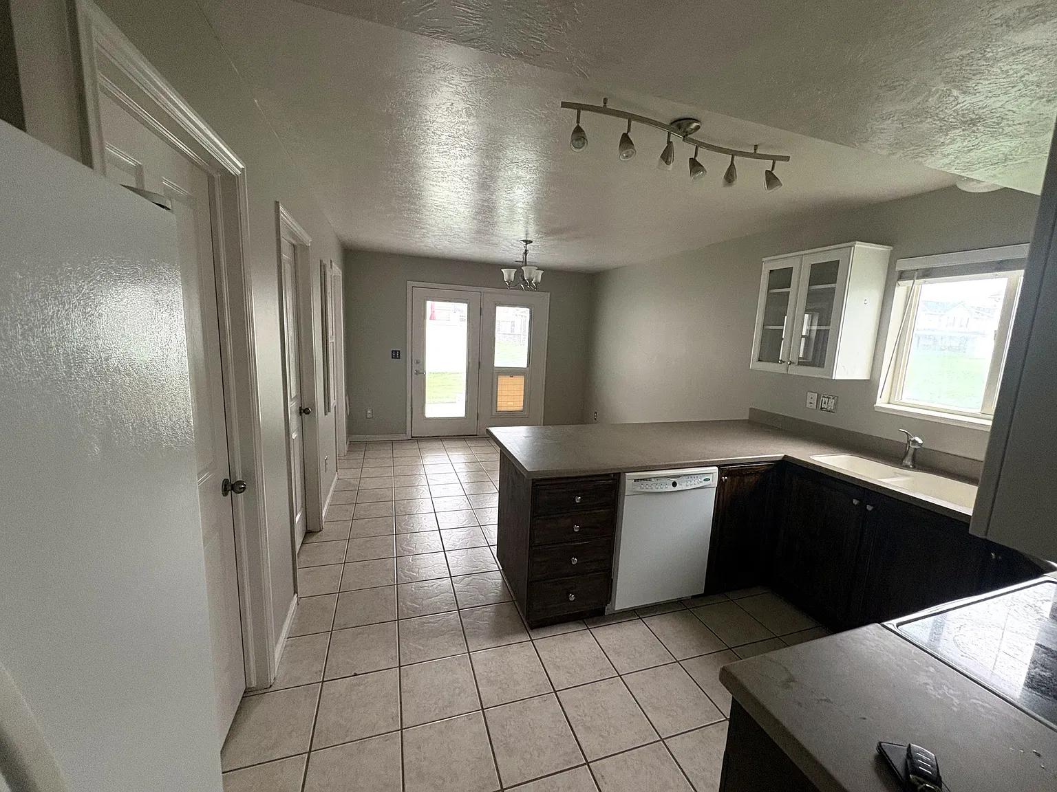 447 Pheasant Ridge Dr — Photo 2