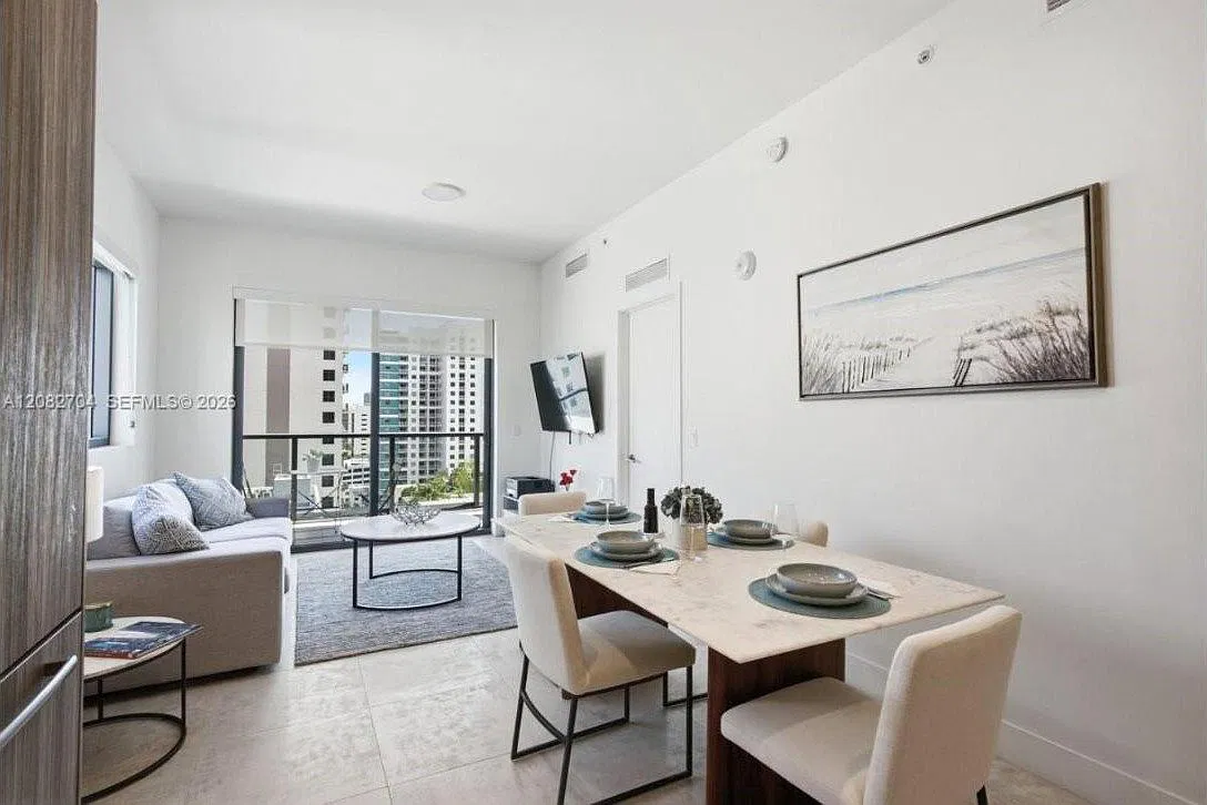 1 bed, 1.0 bath, 571 sqft, $3,500 — Photo 2