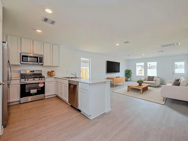 18675 Scopello Dr — Photo 2