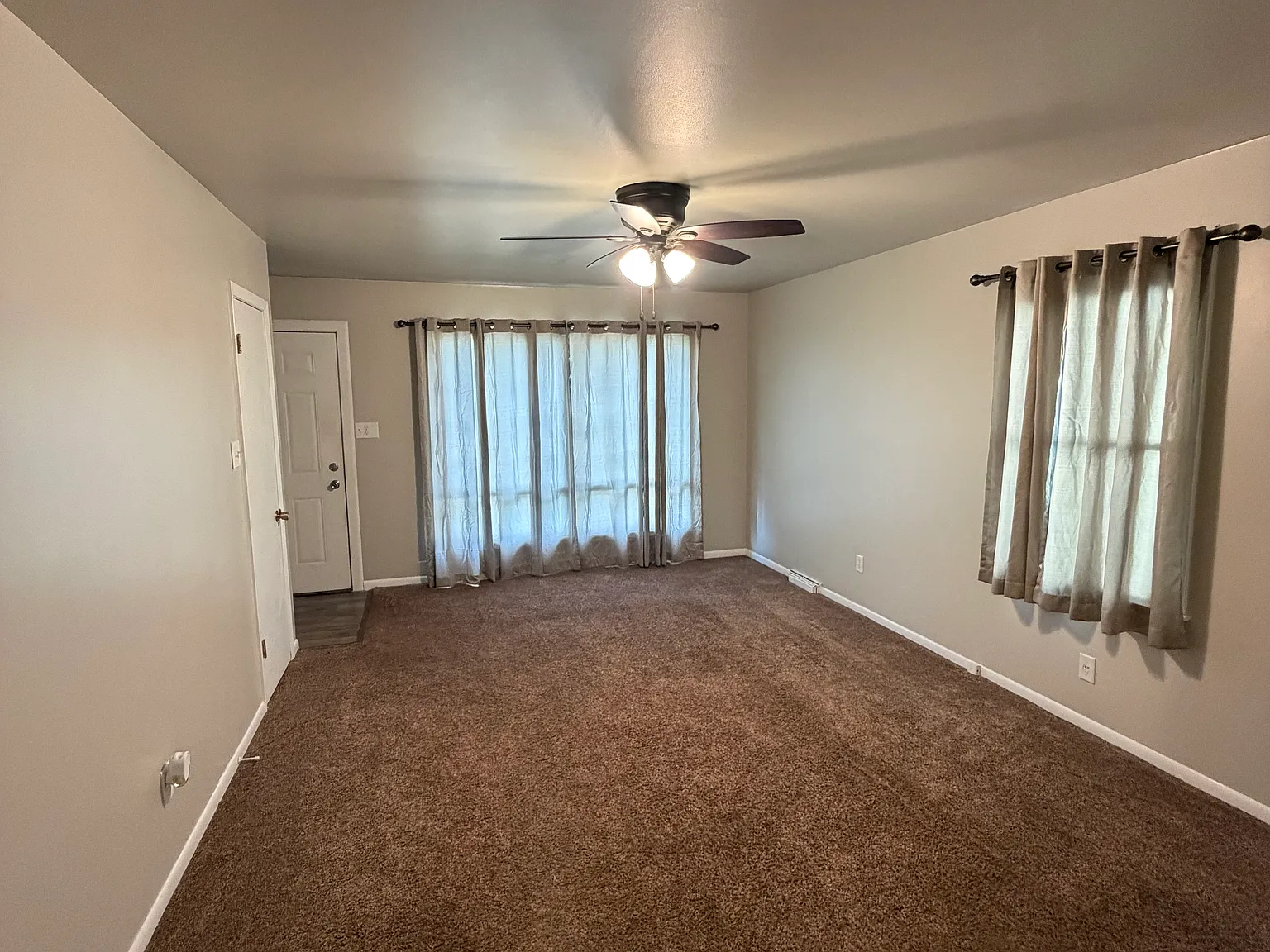 2 bed, 1.5 bath, $1,400 — Photo 3