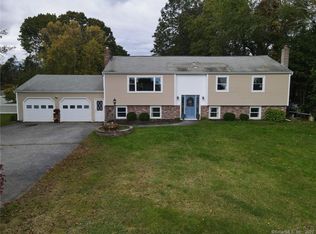 10 Riverhead Ln, East Lyme, CT 06333