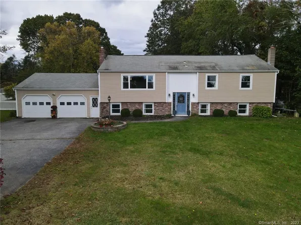 10 Riverhead Lane, East Lyme, CT 06333