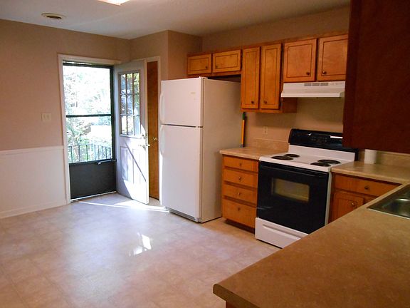 3rd image of 4765 Worden Dr