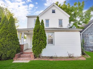 82 Heitz Pl, Hicksville, NY 11801