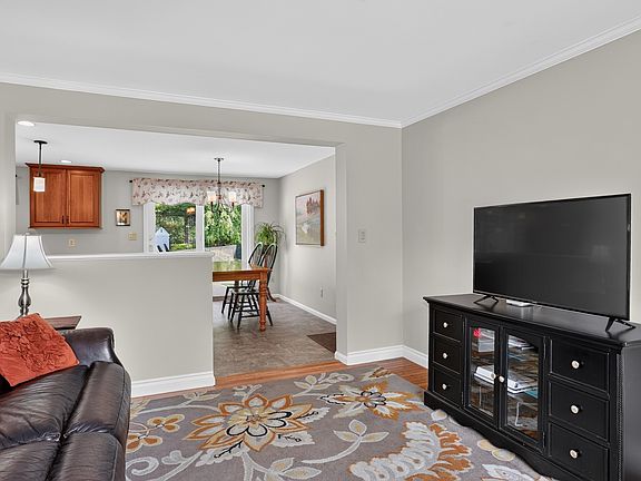 4th image of 5 Carruth Dr