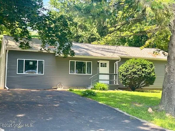 5 Hillandale Drive, Ballston Lake, NY 12019