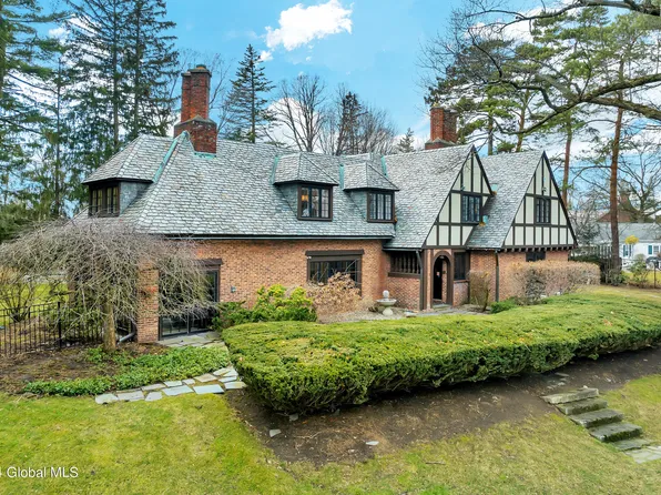 5 Loudon Heights South, Loudonville, NY 12211