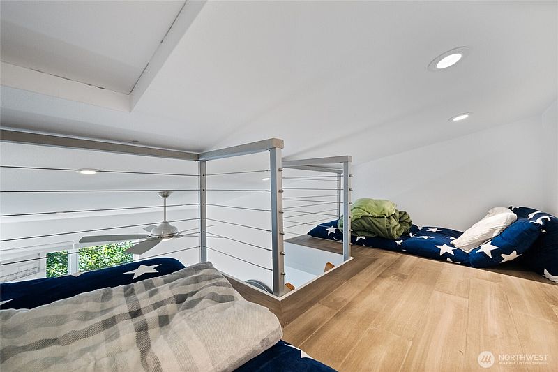 4th image of 816 20th Street #203
