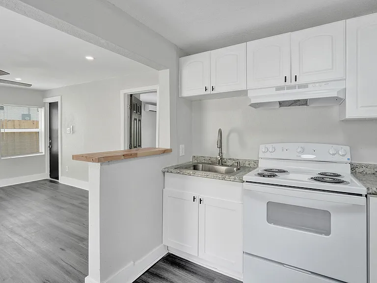 234 NE 14th Ave #2 — Photo 13
