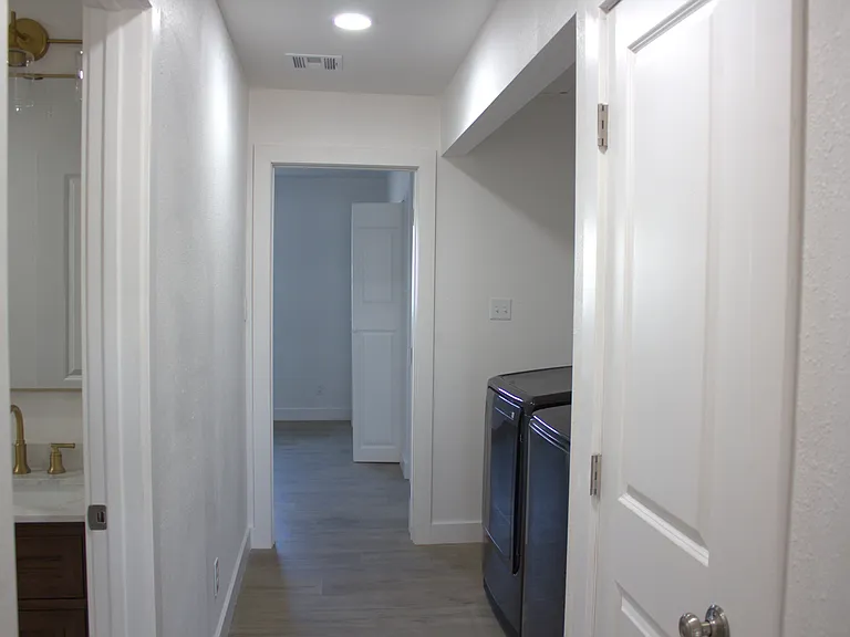 Hallway to Ensuite 1