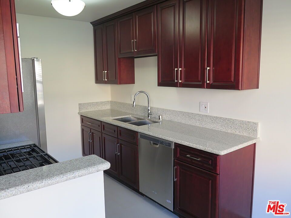 1st image of 833 N Kingsley Dr APT 2