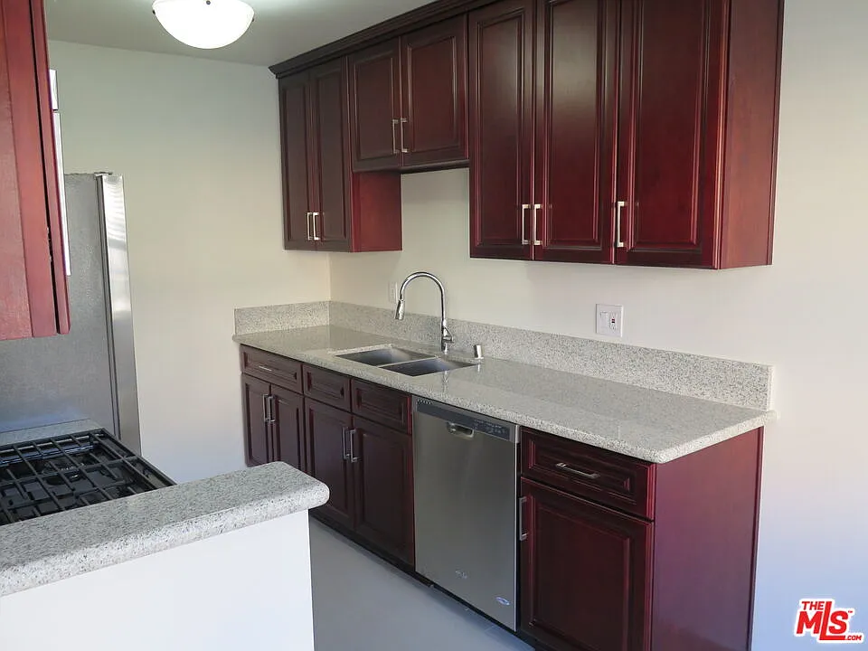 833 N Kingsley Dr #2