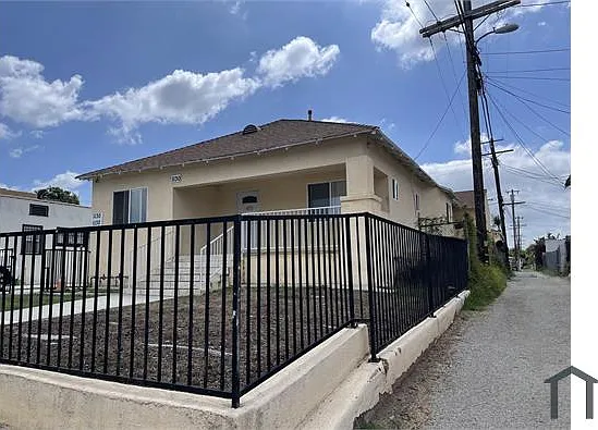 1130 W 40th Pl