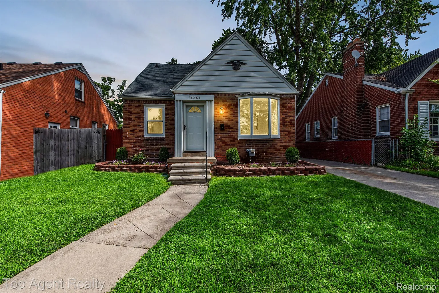14661 Lydia Ave photo 1