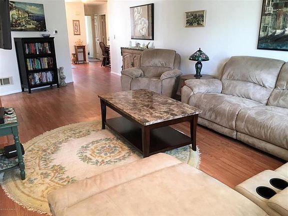 5th image of 57 Woodshill Dr S