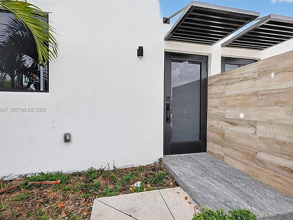4th image of 4313 NW 32nd Ave #4313