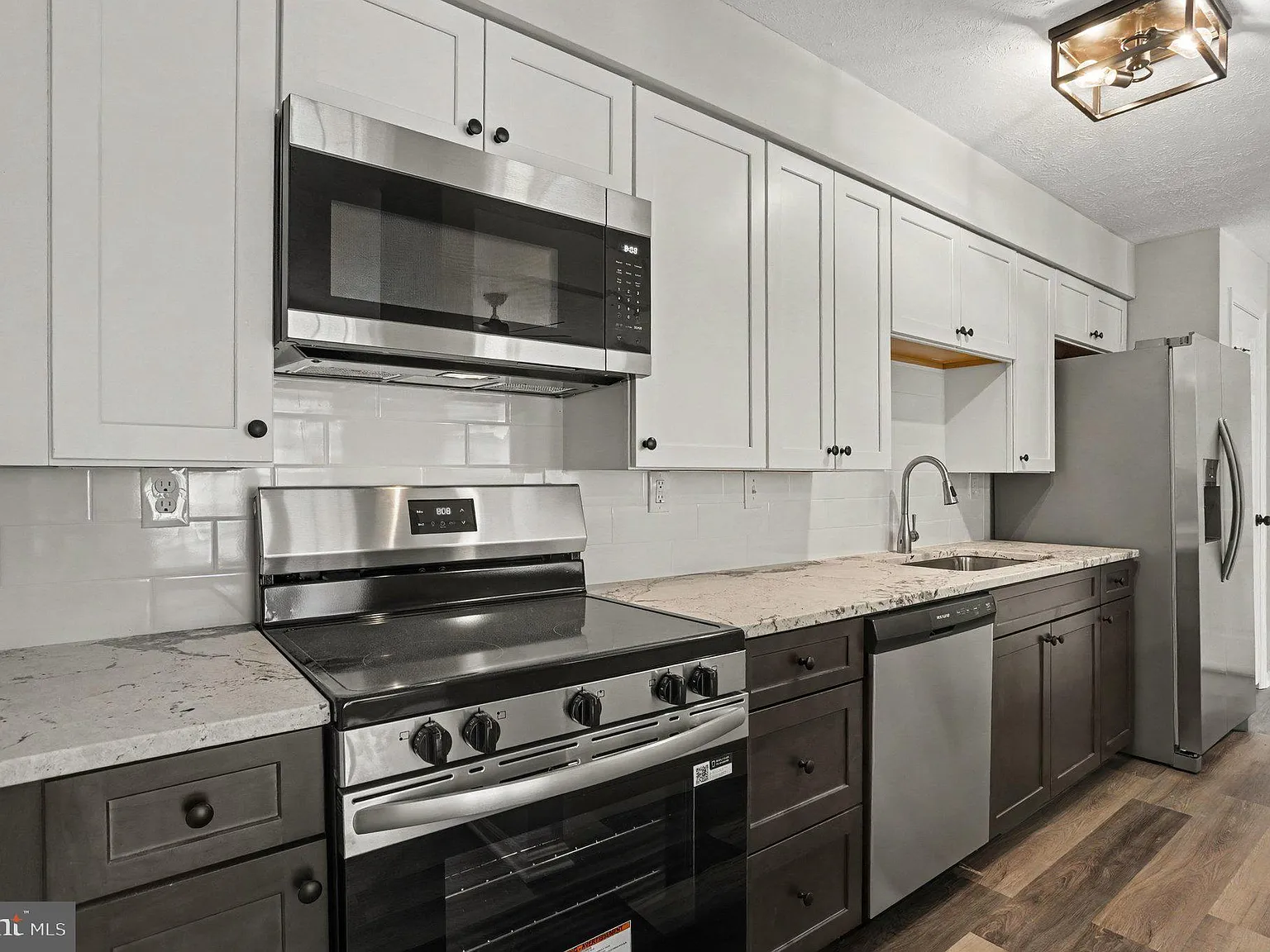 Brentwood Condo — Photo 2