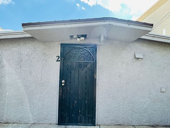 3rd image of 2736 N Stone Ave #2