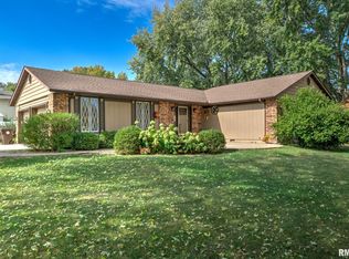 221 S Castle Dr, Dunlap, IL 61525