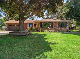 4560 E Greenleaf Dr, Eagan, MN 55123