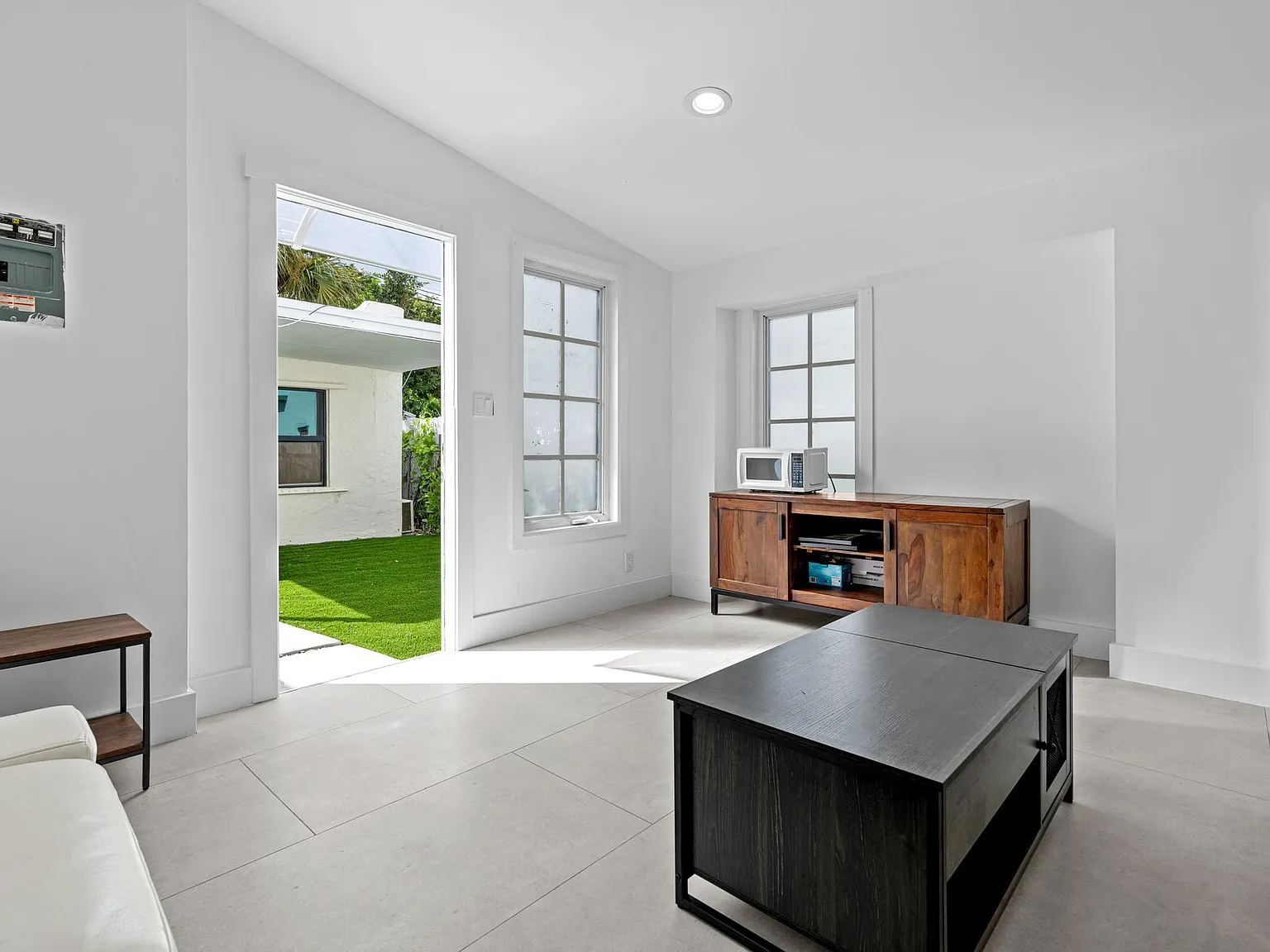 Studio, 350 sqft, $1,300 — Photo 3