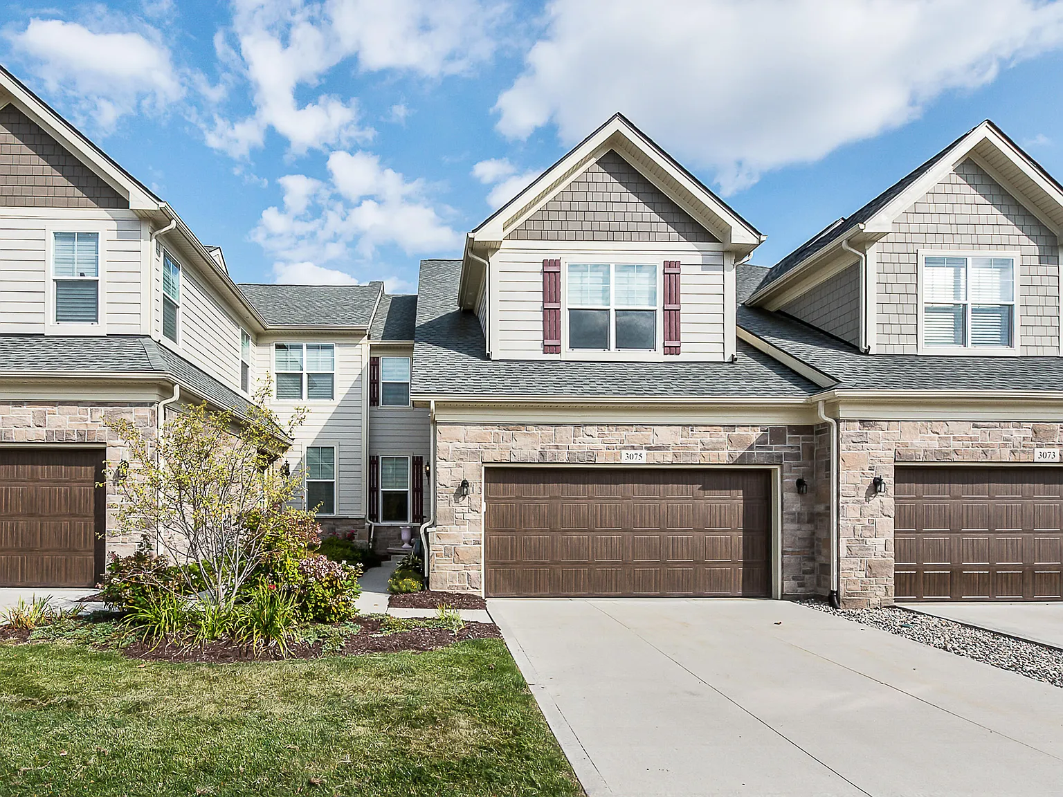 3 bed, 2.5 bath, 2564 sqft, $4,200 — Photo 1
