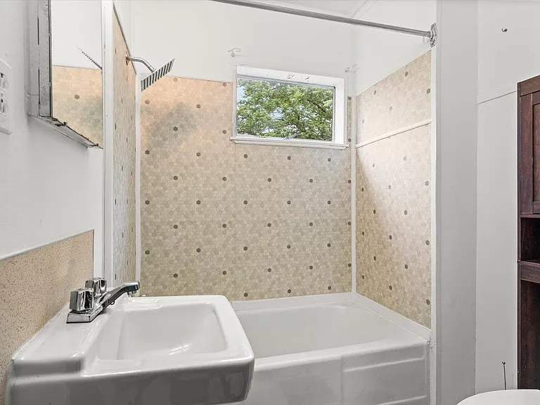 231 Spruce St — Photo 7