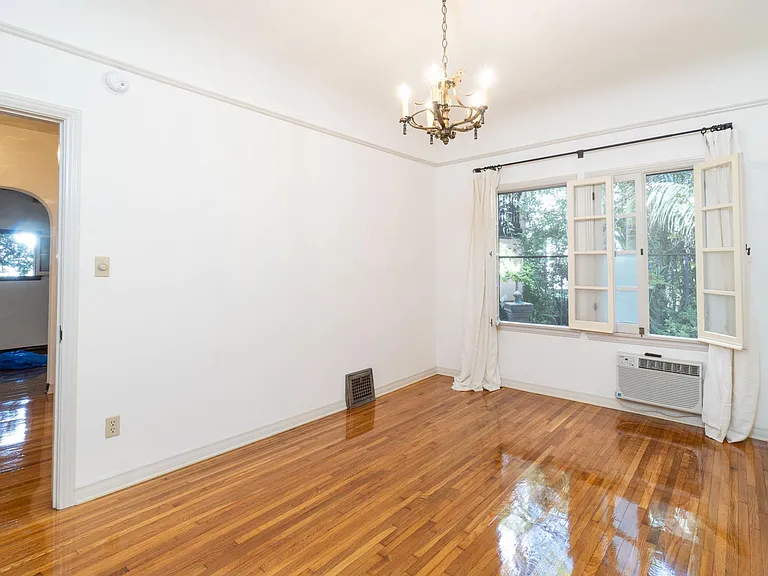 226 S Poinsettia Pl #226 — Photo 8