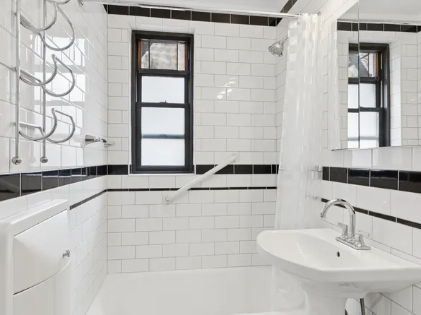 208 East 70th Street image 6 of 8