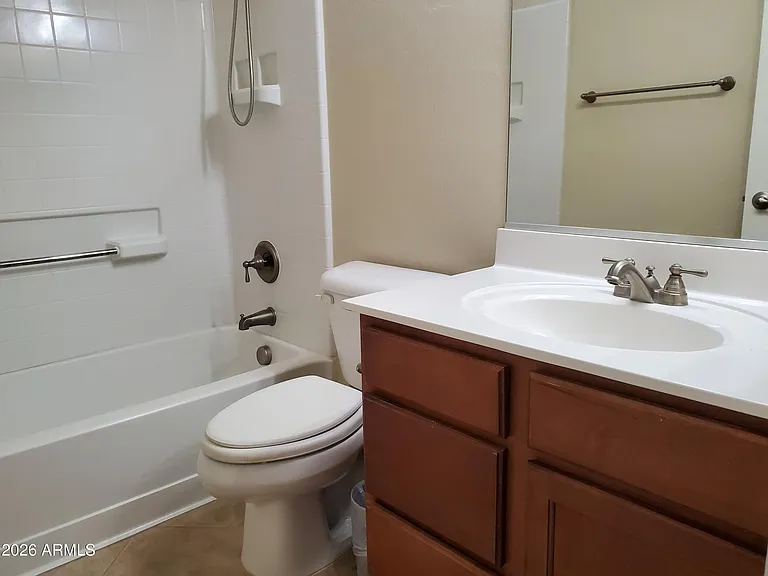 2094 E Oakland St — Photo 15
