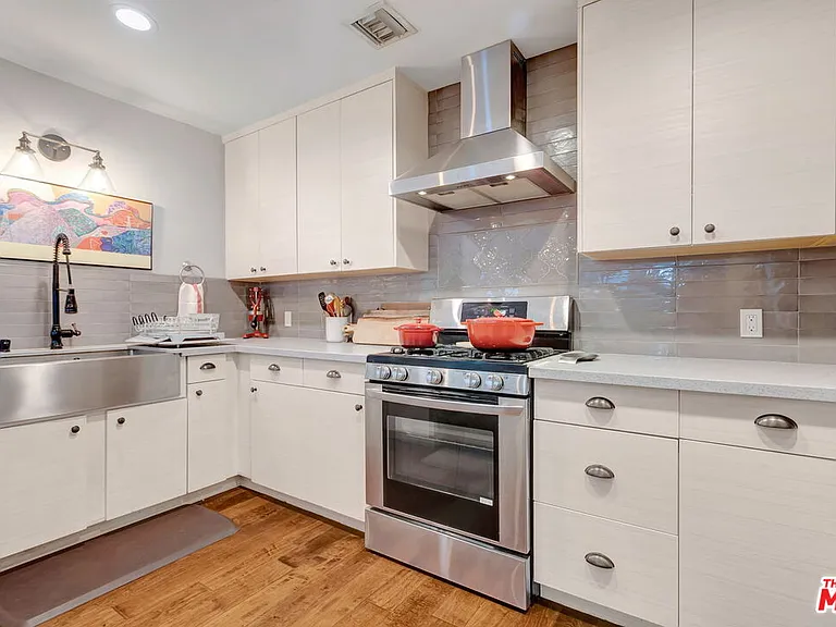 4952 Placidia Ave — Photo 8