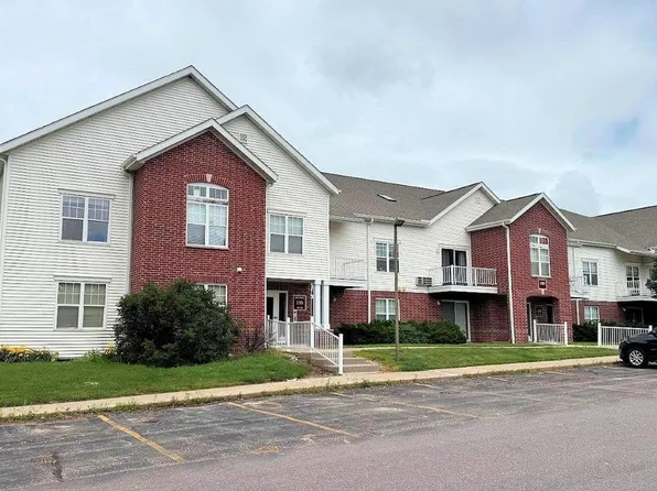 33B Grand Canyon Drive #109, Baraboo, WI 53913