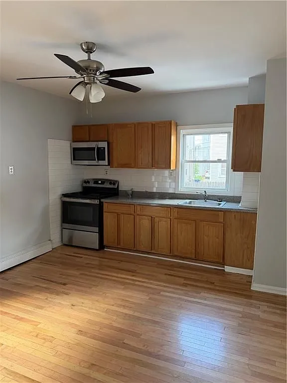 3 bed, 1.0 bath, 1100 sqft, $2,200 — Photo 4