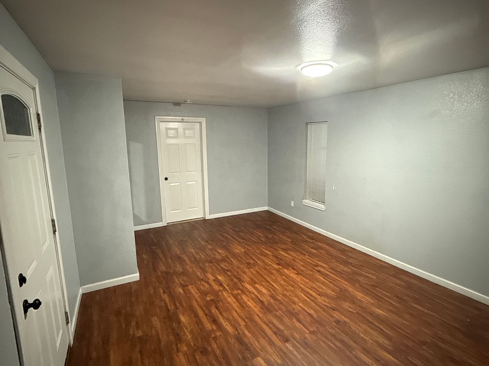 2nd image of 2538 W Van St