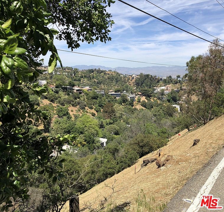 1st image of 9009 Crescent Dr