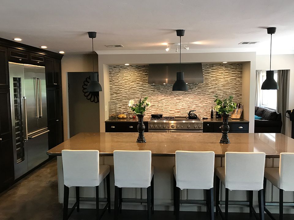 Kitchen built to entertain!