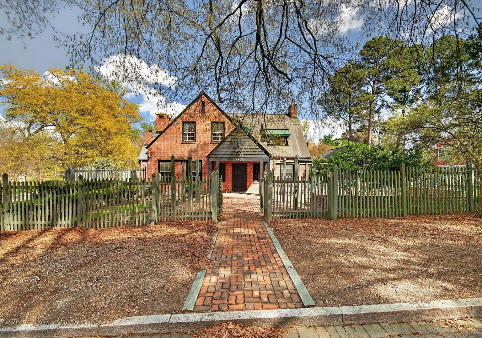 Luxurious Four Bedroom Home! — Photo 1