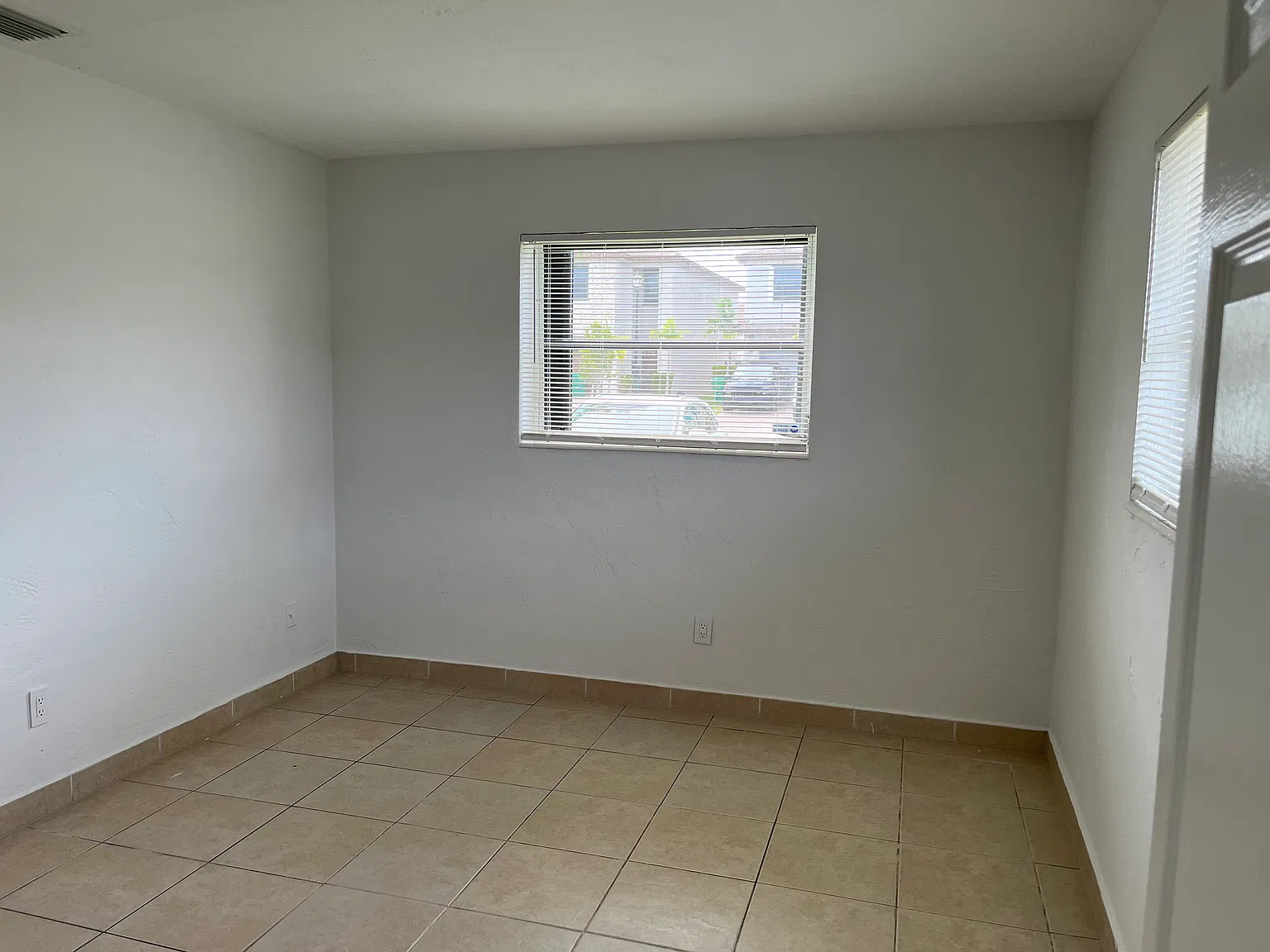 2 bed, 996 sqft, $2,200 — Photo 1