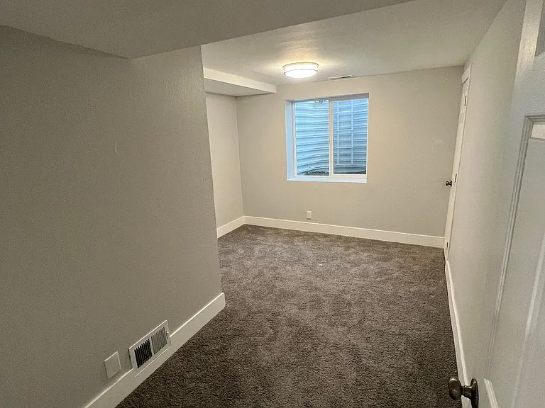 9240 King Way — Photo 12