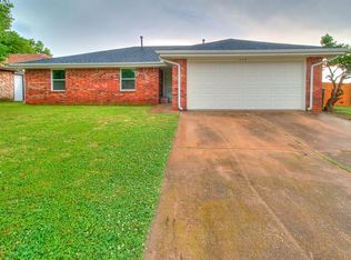 648 NW 18th St, Moore, OK 73160