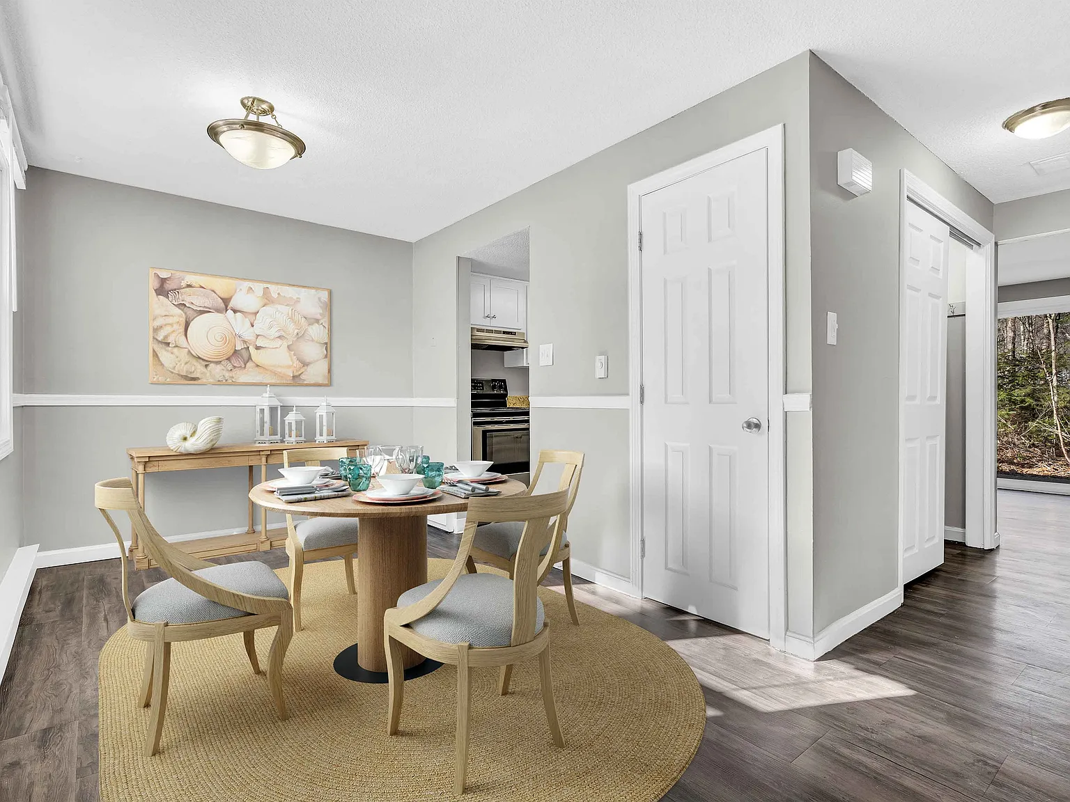 Coach Lantern Apartments — Photo 3