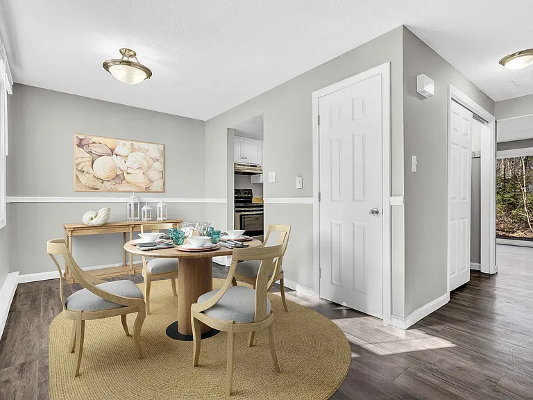 Coach Lantern Apartments — Photo 3