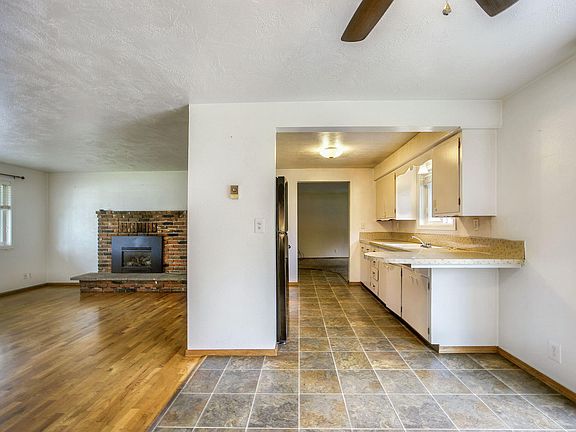 3rd image of 2544 Thorn Oak Dr