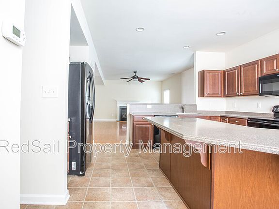 3rd image of 636 Leonard Ln