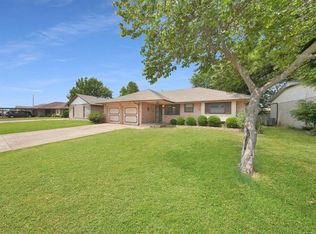 1045 NW 2nd St, Moore, OK 73160