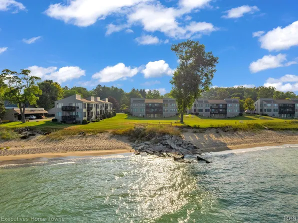 7214 2nd St, Lakeport, MI 48059