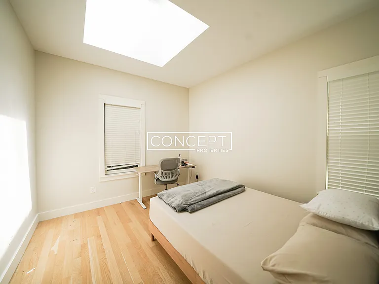 56-58 John F Kennedy St #4 — Photo 9