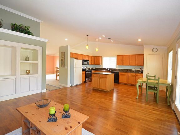 3rd image of 3878 Stemmler Dr