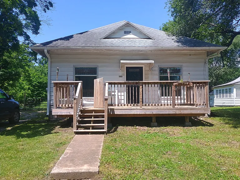 503 S College St — Photo 1