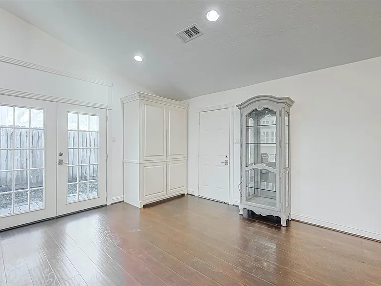 520 E Castle Harbour Dr — Photo 10
